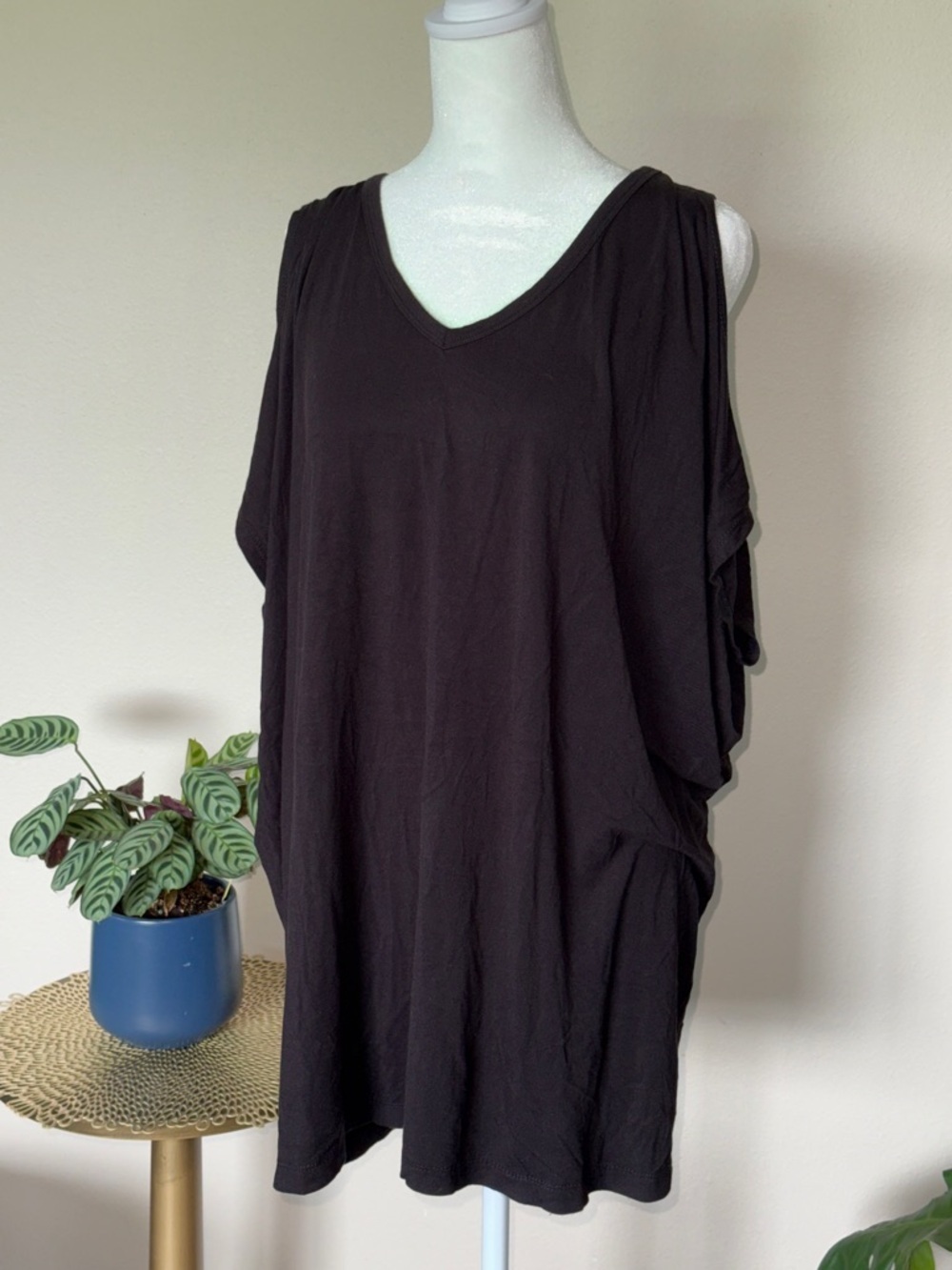 Swimsuits For All Black V-Neck Cold Shoulder Swim Coverup, 18/20